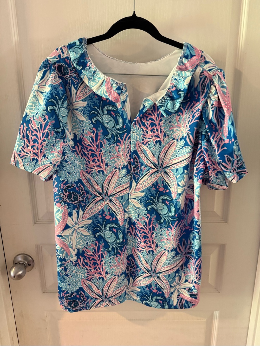 Simply Southern | Women’s Blue & Pink Tropical Floral and Crab Blouse Size XL - Picture 2 of 3